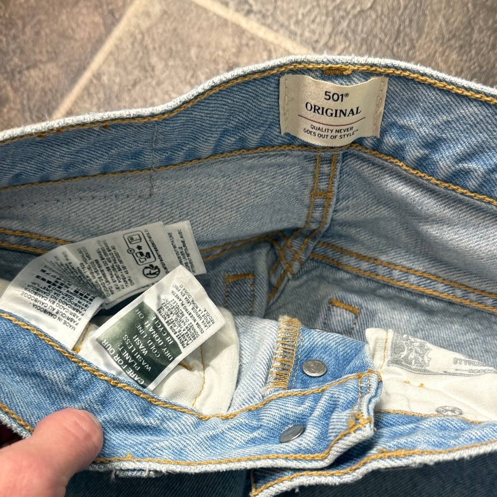 Levi's Light Blue 501 Original Jeans - Picture 2 of 10